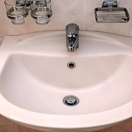 Pandora Hotell 2*